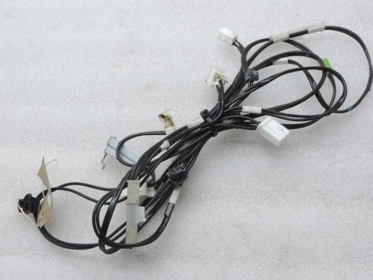 Oriģinālā 2011-2020 Toyota Yaris P13 salona jumta elektroinstalācijas instalācija Antenas elektroinstalācijas instalācija