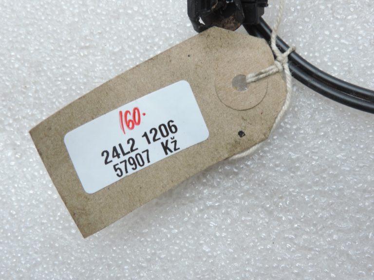 Oriģinālā 2011-2020 Toyota Yaris P13 salona jumta elektroinstalācijas instalācija Antenas elektroinstalācijas instalācija