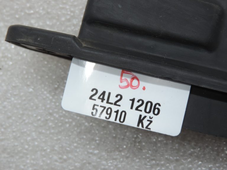 Oriģinālais Toyota Yaris P13 RAV4 Prius Corolla aizmugurējo durvju slēdzis 8484028030