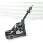 Oriģinālā Toyota Yaris P13 6 pakāpju manuālās pārnesumkārbas pārnesumu svira 335300D070