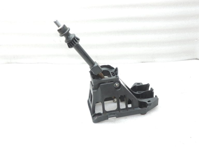 Oriģinālā Toyota Yaris P13 6 pakāpju manuālās pārnesumkārbas pārnesumu svira 335300D070