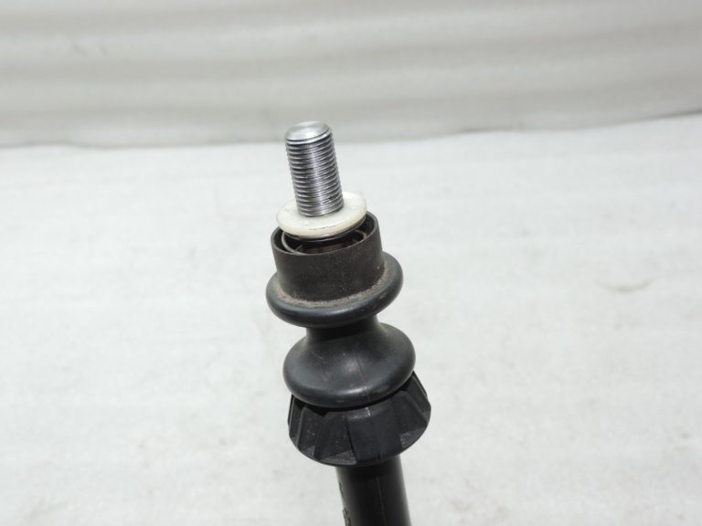 Oriģinālā Toyota Yaris P13 6 pakāpju manuālās pārnesumkārbas pārnesumu svira 335300D070
