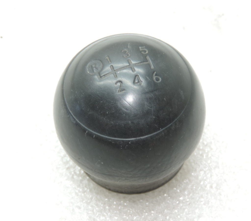 Genuine Toyota Yaris P13 6-speed gear knob 335040D130