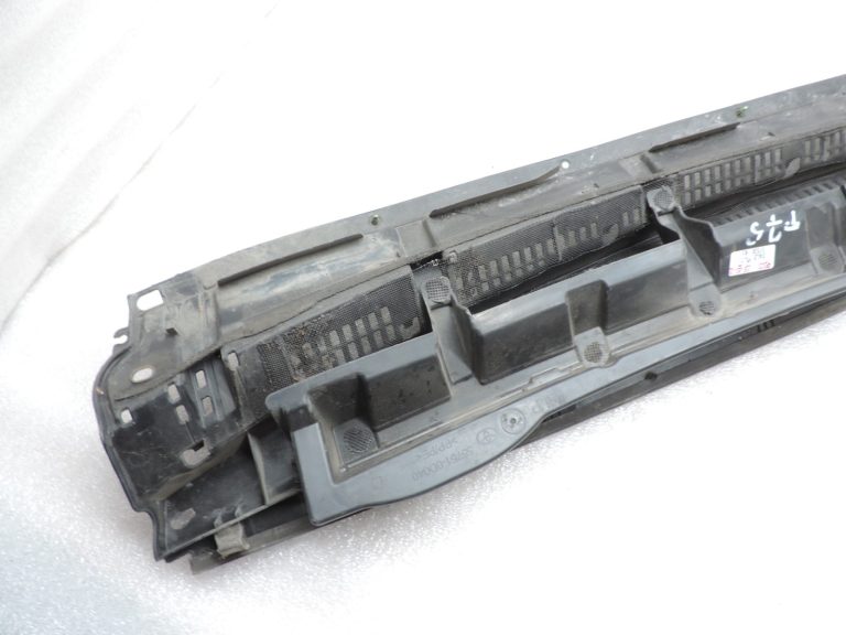 Oriģināls 2012-2014 Toyota Yaris P13 vējstikla apakšējās restes vāks