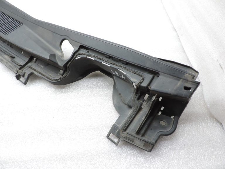 Oriģināls 2012-2014 Toyota Yaris P13 vējstikla apakšējās restes vāks