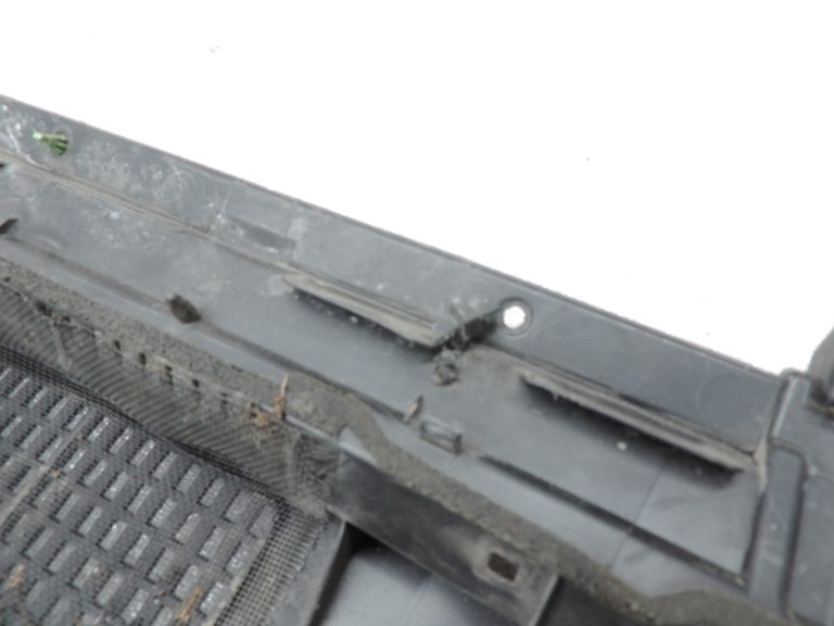 Oriģināls 2012-2014 Toyota Yaris P13 vējstikla apakšējās restes vāks