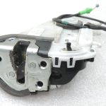 Oriģināla 2012-2014 Toyota Yaris P13 aizmugurējo kreiso durvju slēdzene