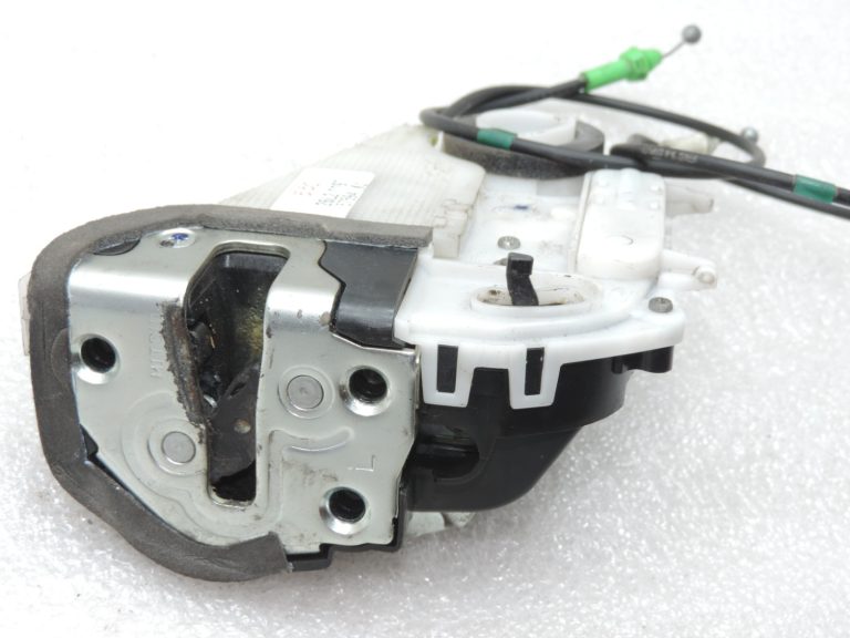 Oriģināla 2012-2014 Toyota Yaris P13 aizmugurējo kreiso durvju slēdzene