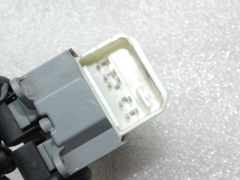 Oriģināls 2012-2020 Toyota Yaris P13 Elektriskā loga slēdzis priekšējais kreisais 848200D170