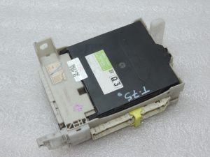 Original 2012-2014 Toyota Yaris P13 fuse box control unit