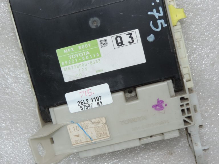 Oriģinālais 2012-2014 Toyota Yaris P13 drošinātāju kārbas vadības bloks
