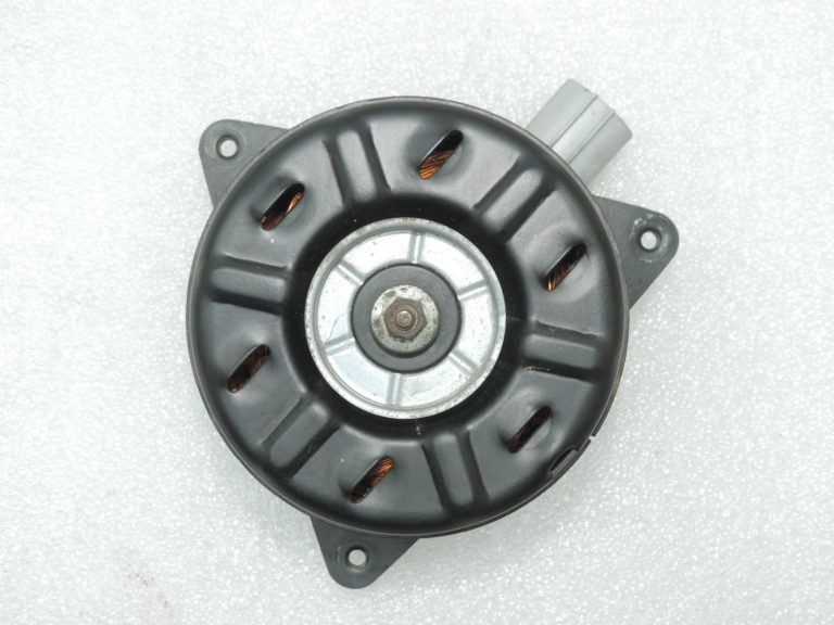 Oriģināls Toyota Yaris P13 1.5 Hybrid Radiatora ventilatora motors 163630G051