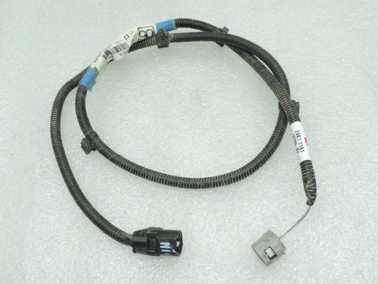 Oriģināla Toyota Avensis T27 Notchback aizmugurējā instalācija 8216505060
