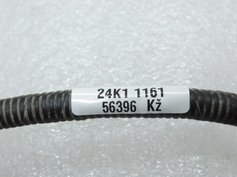 Oriģināla Toyota Avensis T27 Notchback aizmugurējā instalācija 8216505060