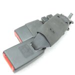 Oriģinālā Toyota Avensis T27 aizmugurējā kreisā drošības jostas sprādze 7348005060C1