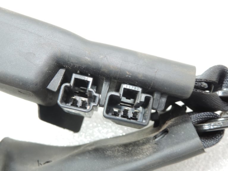 Oriģinālā Toyota Avensis T27 aizmugurējā kreisā drošības jostas sprādze 7348005060C1