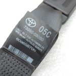 Oriģinālā Toyota Avensis T27 aizmugurējā labās drošības jostas sprādze 733800502020C0