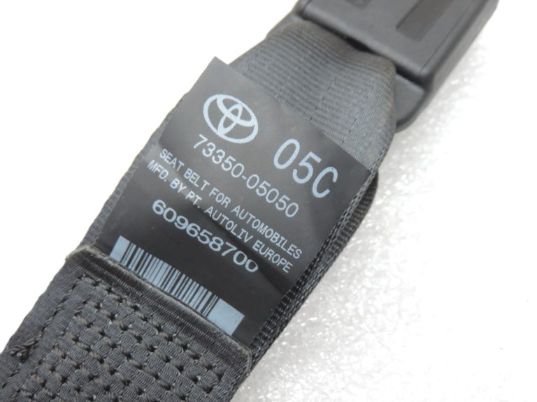 Oriģinālā Toyota Avensis T27 aizmugurējā labās drošības jostas sprādze 733800502020C0