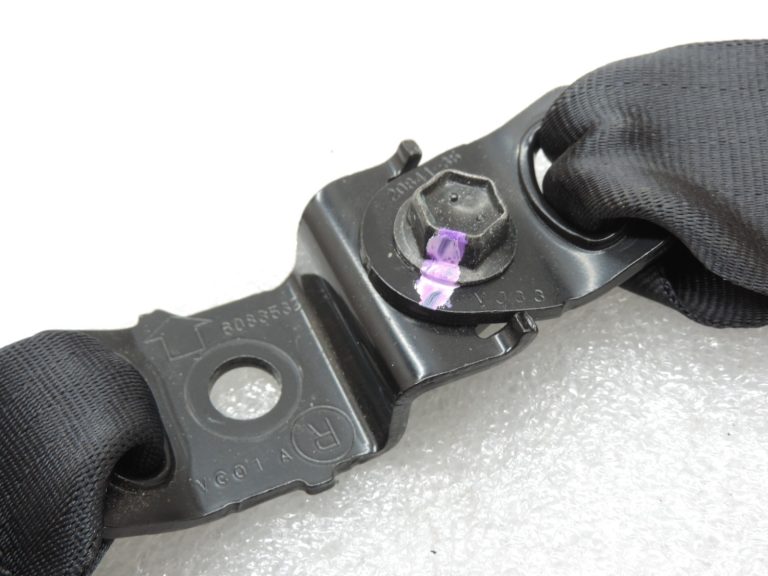 Oriģinālā Toyota Avensis T27 aizmugurējā labās drošības jostas sprādze 733800502020C0