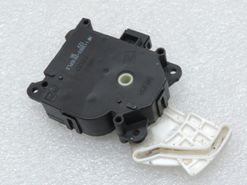 Оригинальный актуатор отопления кондиционера Toyota Avensis T27 Auris E15 8710602180