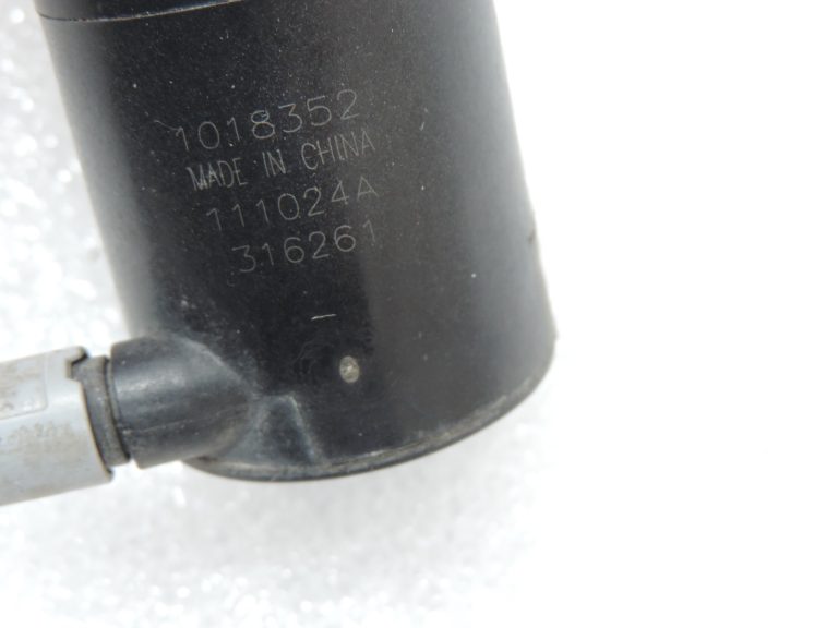 Oriģinālais Toyota Avensis T27 priekšējo lukturu mazgāšanas sūknis 8528005050