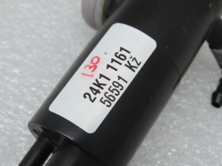 Oriģinālais Toyota Avensis T27 priekšējo lukturu mazgāšanas sūknis 8528005050