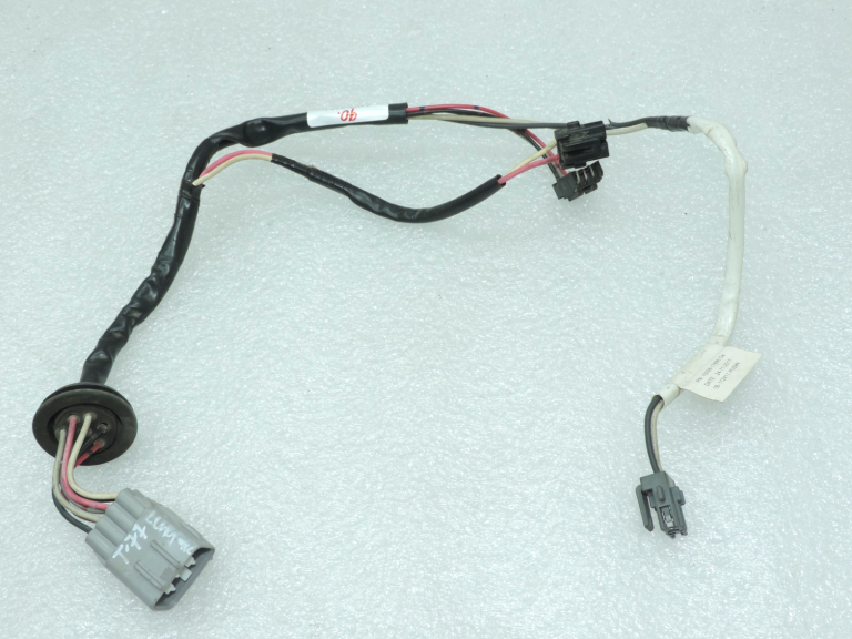 Oriģināla Toyota Avensis T27 2012-2015 Priekšējo lukturu labā/kreisā pusē instalācijas instalācija