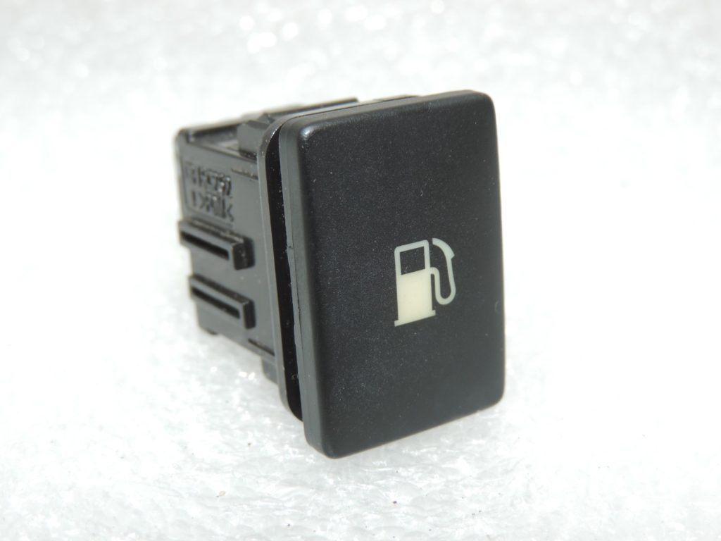 Genuine Toyota Avensis T27 fuel filler flap switch 8484105020, 84841-05020