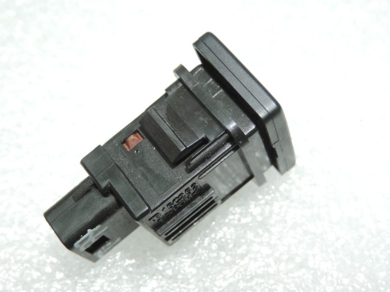 Oriģināls Toyota Avensis T27 degvielas uzpildes vāka slēdzis 8484105020, 84841-05020