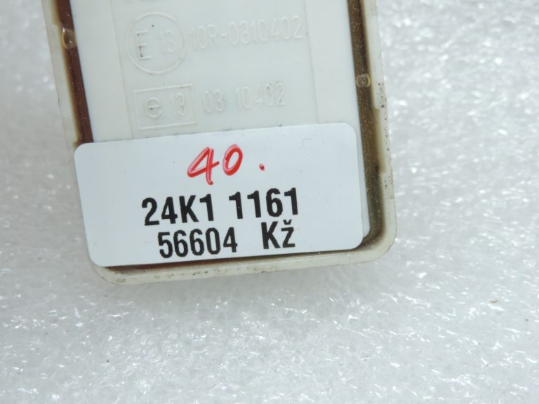 Oriģinālais Toyota Avensis T27 priekšējo lukturu mazgāšanas relejs 8594202060