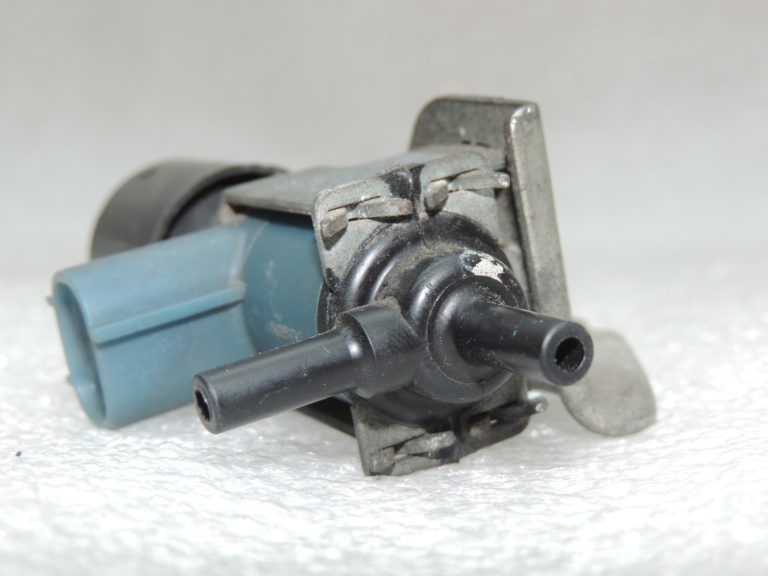 Oriģināls Toyota Avensis T27 1.8 VVTi elektromagnētiskais pārslēgvārsts 9091012281