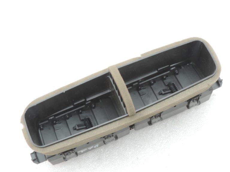 Oriģināls Toyota Yaris P21 instrumentu paneļa ventilācijas centrs 55670K0090, 55670-K0090