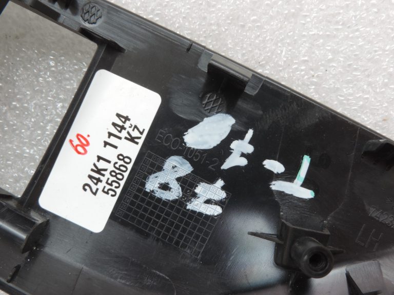 Oriģināls Toyota Yaris P21 priekšējais kreisais logu regulatora slēdža vāks