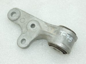 Oriģinālā Toyota Yaris P21 1.5 Hybrid motora stiprinājuma bukse 12364K0060