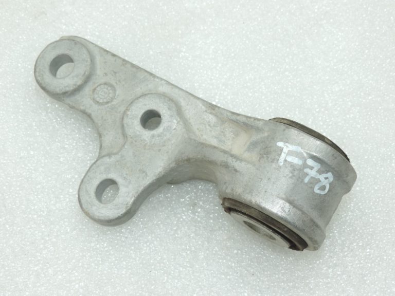 Oriģinālā Toyota Yaris P21 1.5 Hybrid motora stiprinājuma bukse 12364K0060