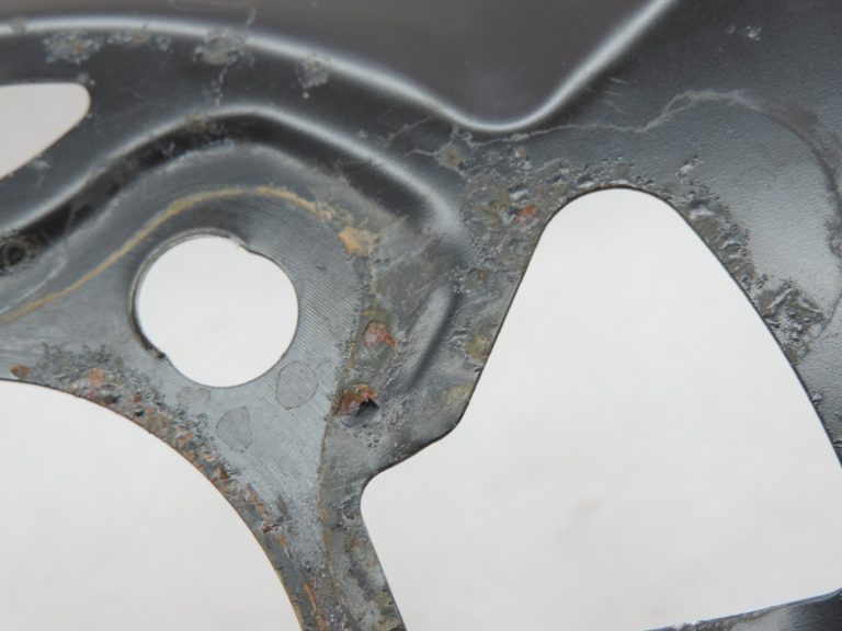 Oriģinālā Toyota Yaris P21 1.5 Hybrid bremžu diska splash plate priekšējā kreisā puse