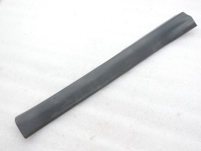 Oriģinālā Toyota Yaris P21 Durvju slieksnis priekšējais kreisais 6767914K0020C1