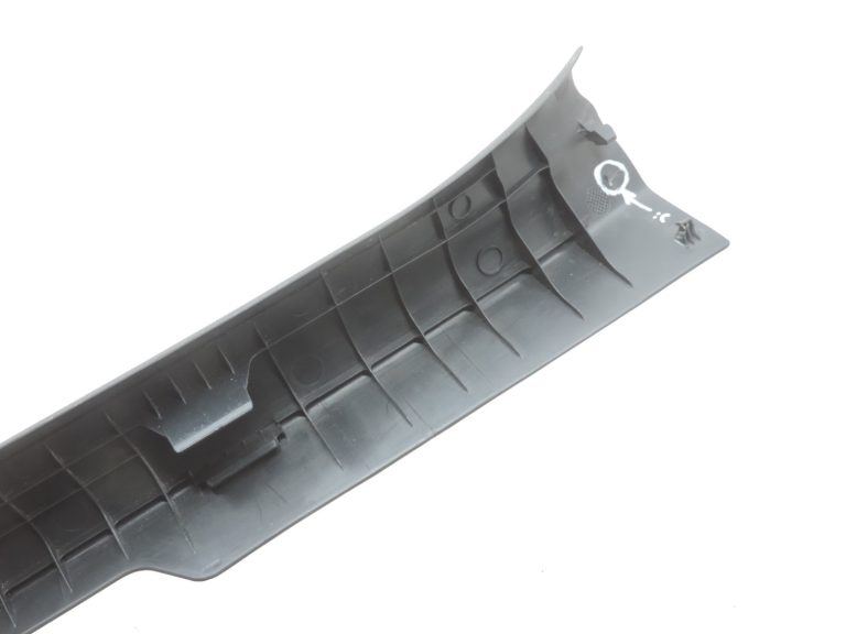 Oriģinālā Toyota Yaris P21 Durvju slieksnis priekšējais kreisais 6767914K0020C1