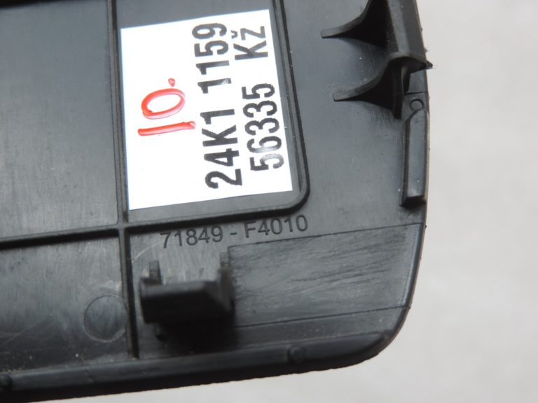Oriģināls Toyota Yaris P21 priekšējais kreisais sēdekļa pārsegs vāciņš 71849F4010C2
