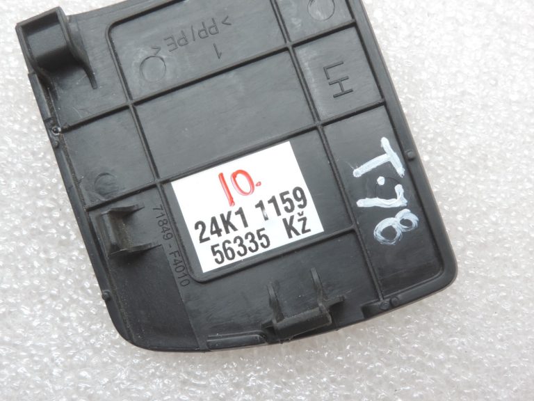 Oriģināls Toyota Yaris P21 priekšējais kreisais sēdekļa pārsegs vāciņš 71849F4010C2