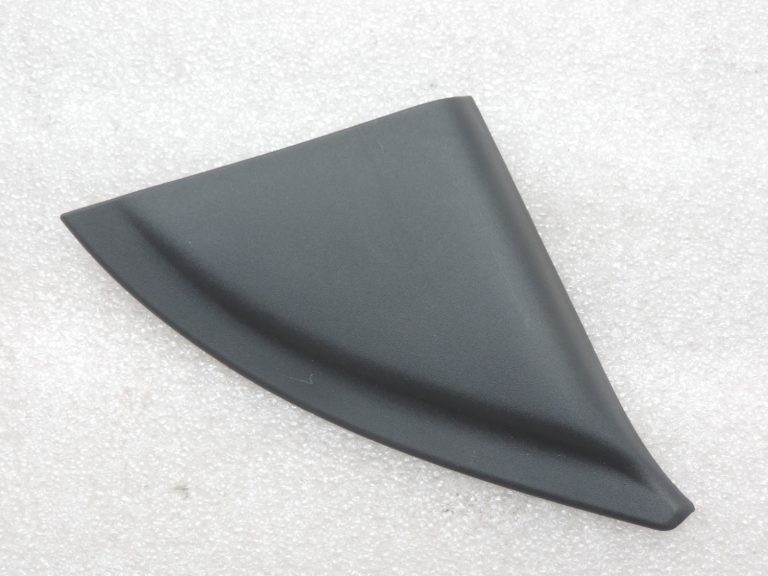 Oriģināls Toyota Yaris P21 priekšējo kreiso durvju apdares trīsstūris 67492K0030