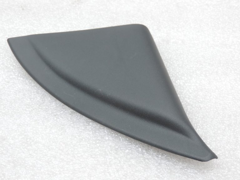 Oriģināls Toyota Yaris P21 priekšējo kreiso durvju apdares trīsstūris 67492K0030