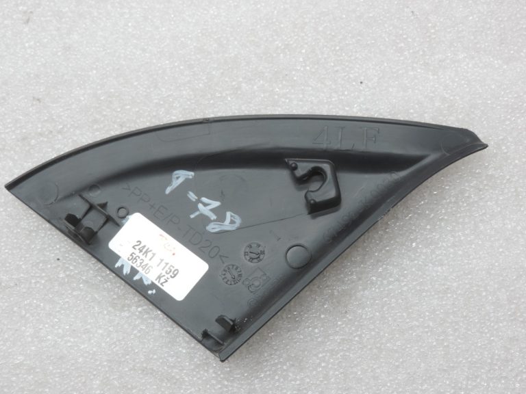 Oriģināls Toyota Yaris P21 priekšējo kreiso durvju apdares trīsstūris 67492K0030