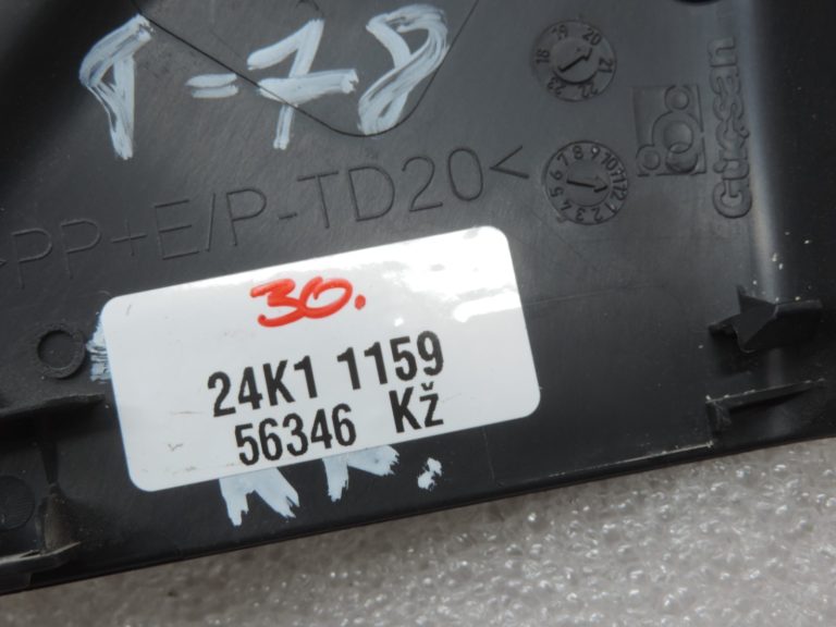 Oriģināls Toyota Yaris P21 priekšējo kreiso durvju apdares trīsstūris 67492K0030