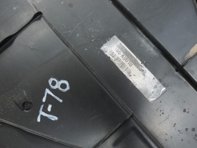 Oriģinālā Toyota Yaris P21 apakšējā paneļa priekšējais kreisais 58166K0010