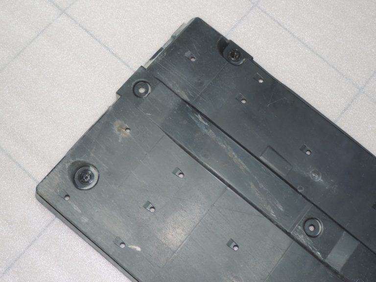 Oriģinālā Toyota Yaris P21 apakšējā paneļa priekšējais kreisais 58166K0010