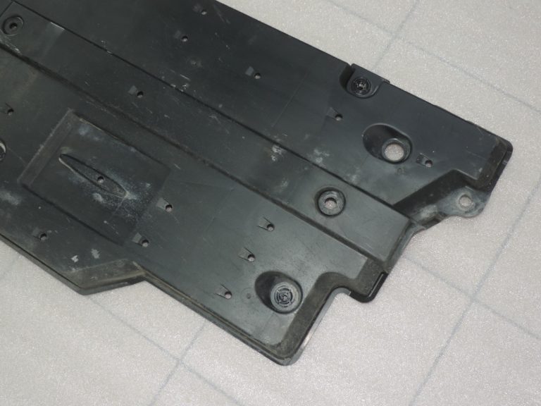 Oriģinālā Toyota Yaris P21 apakšējā paneļa priekšējais kreisais 58166K0010