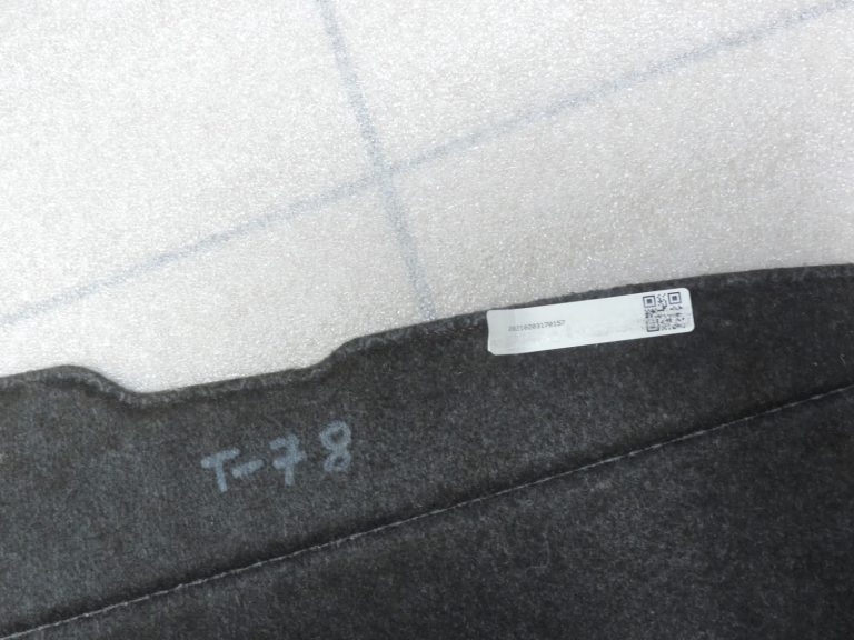 Oriģināls Toyota Yaris P21 nodalījuma grīdas segums 64771K0020C1