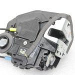 Toyota Avensis T27 Auris E18 Aizmugurējā labās puses durvju slēdzene 6905005051, 69050-05051