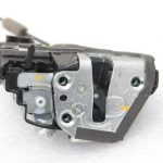 Toyota Avensis T27 Auris E18 Aizmugurējā labās puses durvju slēdzene 6905005051, 69050-05051